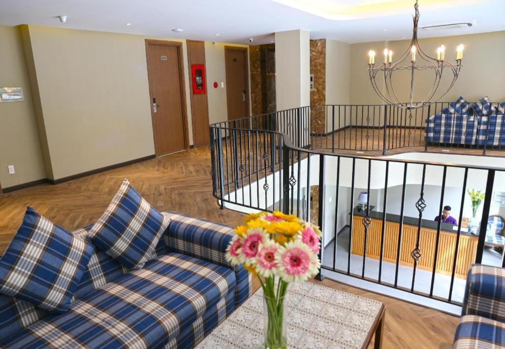 Bizu Royal Hotel Хошимин Екстериор снимка